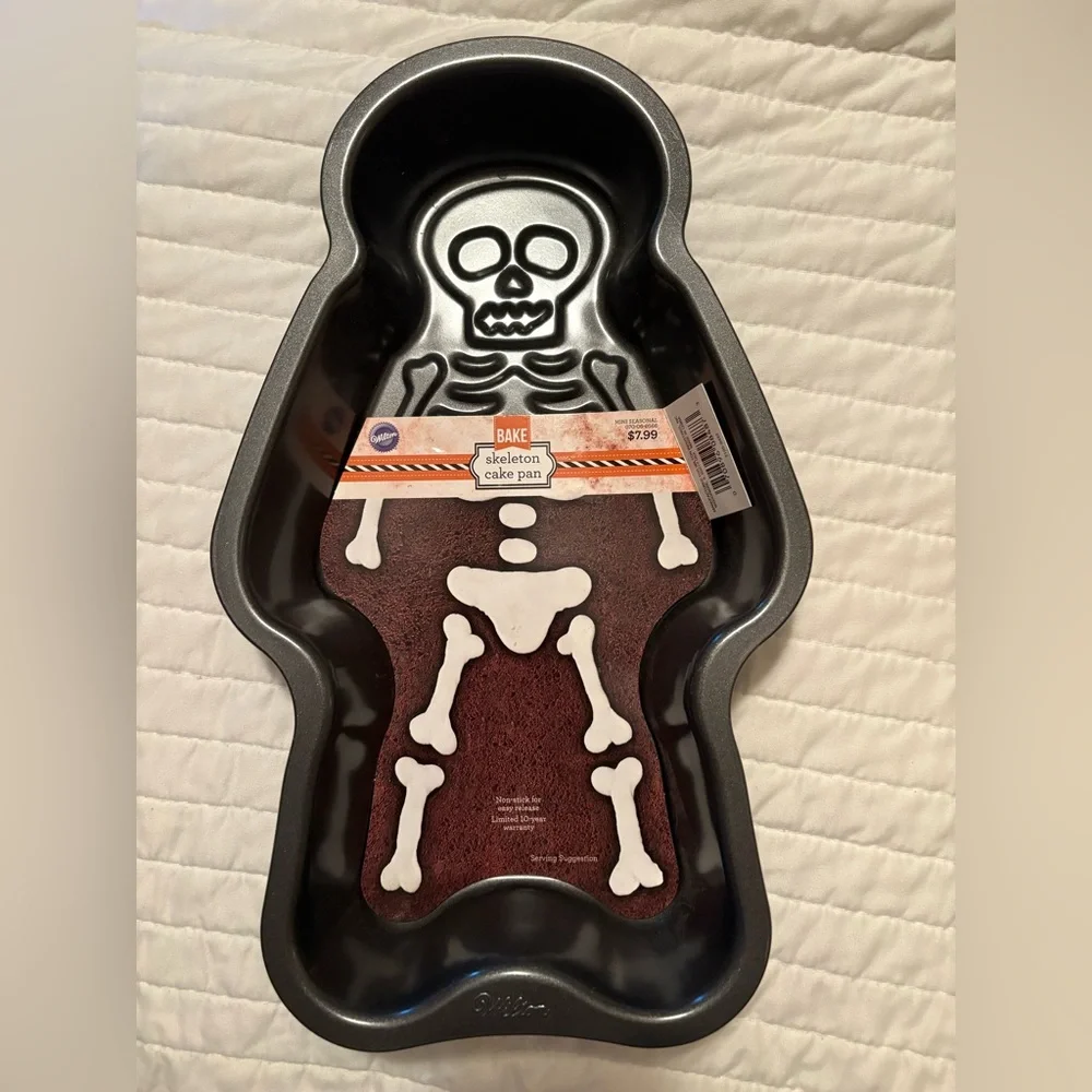 Wilton‎ Skeleton Cake Pan Halloween Nonstick Baking Mold 2105-8487 NWT